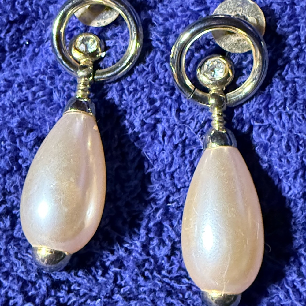 Elegant Gold Tone Gold and Glass Pearl Drop Earrings